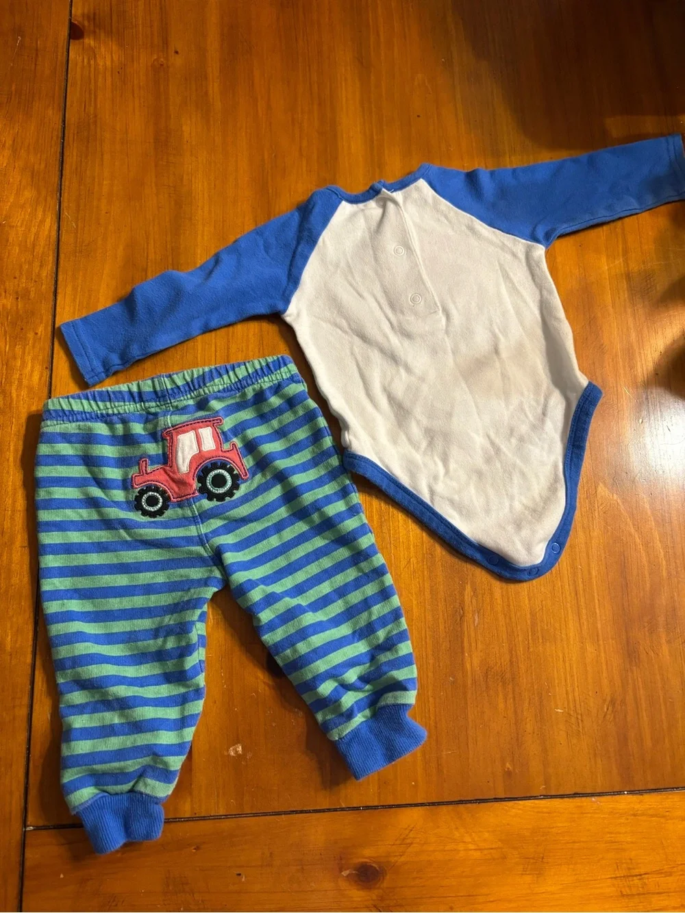 Nursery Rhyme preppy Baby Boys farm 2Pc Tractor Appliqué Bodysuit & Pants Set 6M